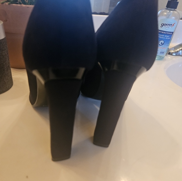 Black pumps - Picture 2 of 5